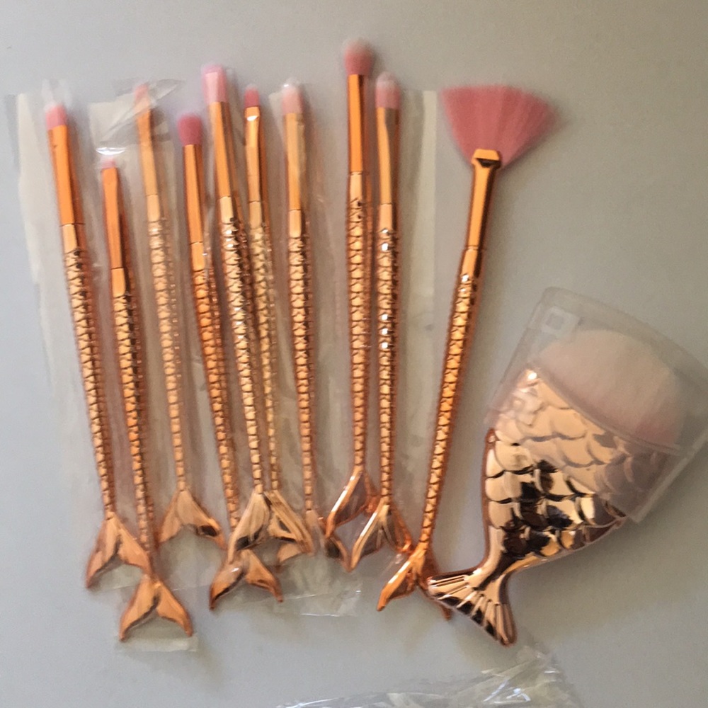 Golden color Mermaid 11PCS Makeup Brushes- - Picture 1 of 4